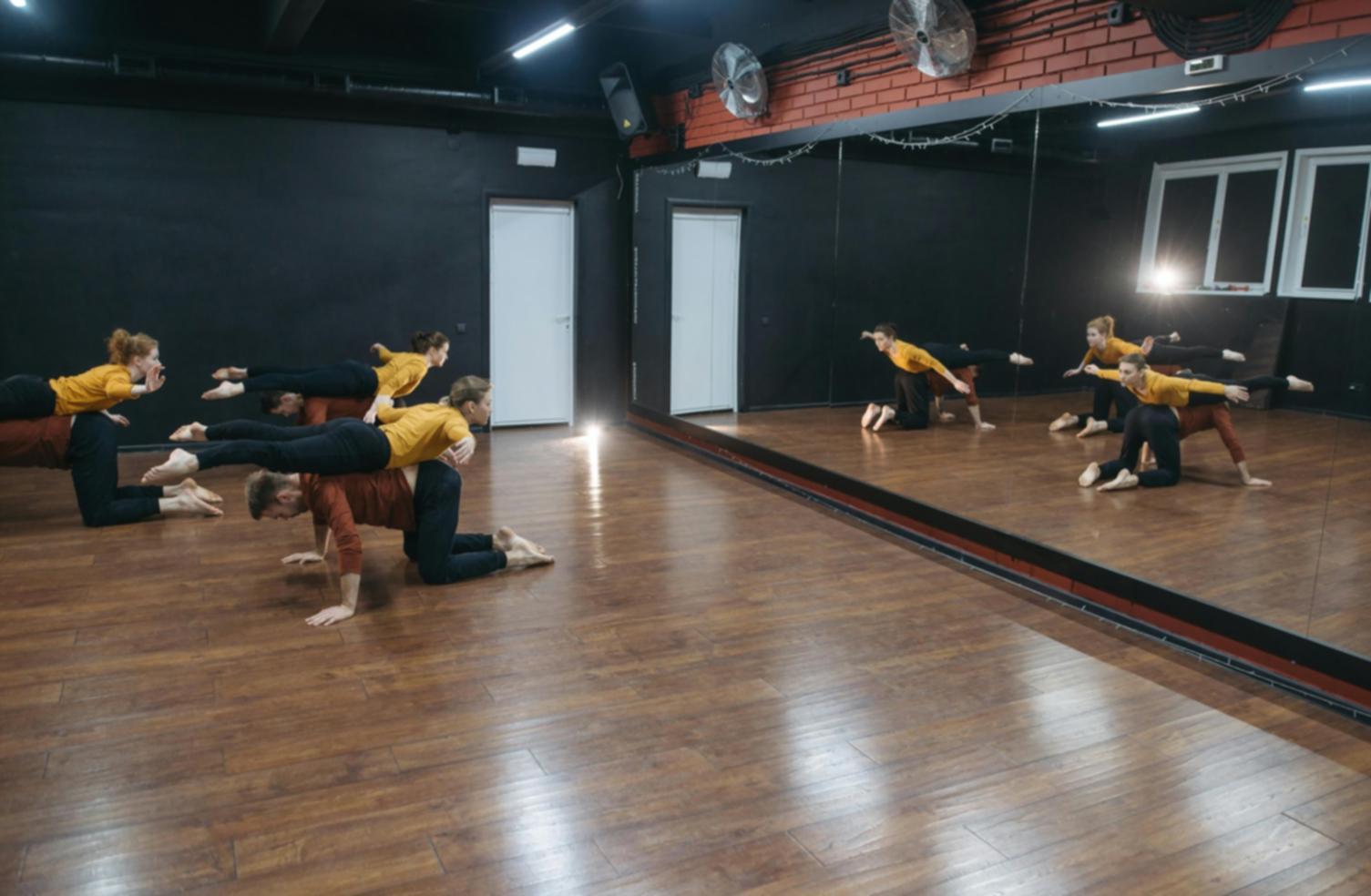 Studio di danza relisphorae con ampie sale luminose e pavimenti professionali